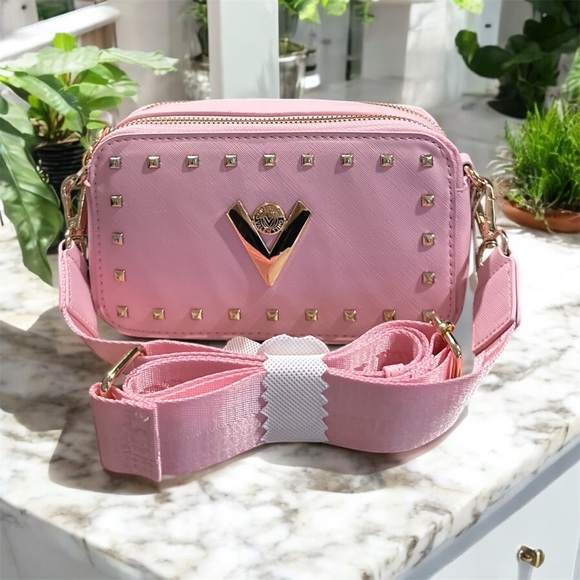 Valentino Orlandi Handbags - Valentino Orlandi light pink camera handbag/purse New